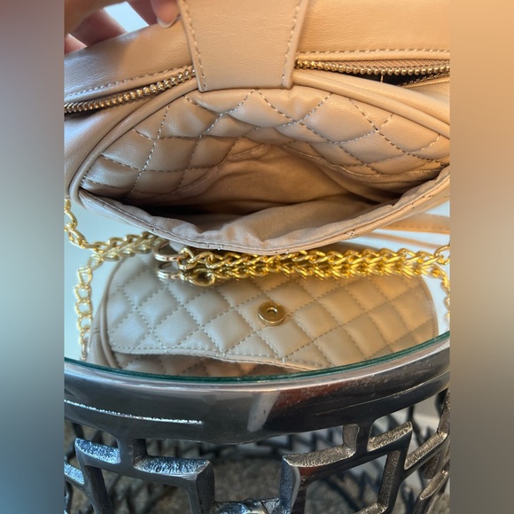 NWT!! Valentino Orlandi Quilted Crossbody purse in this gorgeous nude color. - Picture 6 of 10